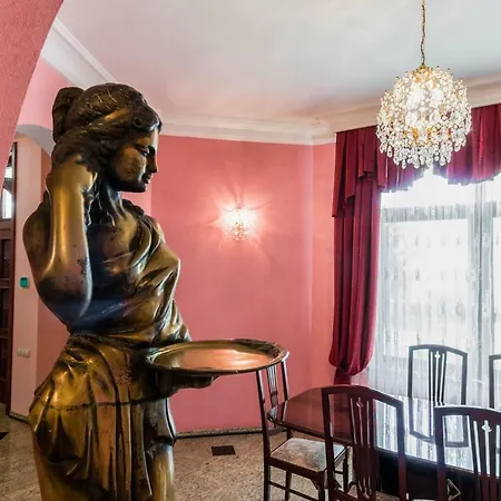 Бутикова Къща В Морската Градина На Гр. Варна